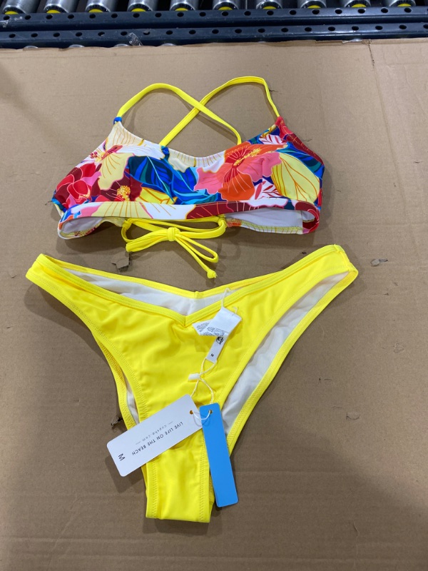 Photo 2 of (S) Bright Floral Print Bikini
