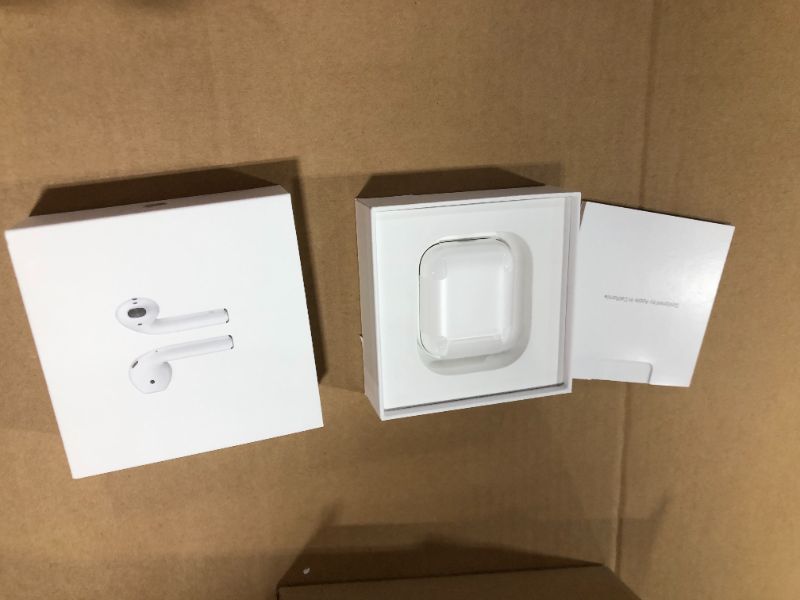 Photo 3 of Apple - AirPods with Charging Case (2nd generation) - White
