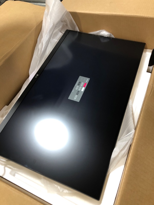 Photo 1 of LG 27UN850-W Ultrafine UHD (3840 x 2160) IPS Monitor, VESA DisplayHDR 400, sRGB 99% Color, USB-C with 60W Power Delivery, 3-Side Virtually Borderless Design, Height/Pivot/Tilt Adjustable Stand