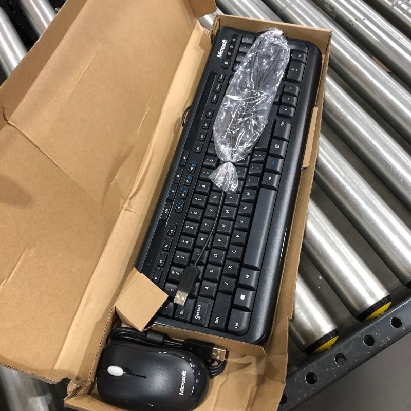 Photo 2 of Microsoft Desktop 600 Keyboard and Mouse Set, Black