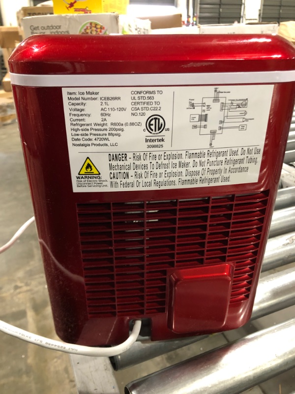 Photo 4 of Igloo 26 lb. Capacity Countertop Ice Maker ICEB26RR, Retro Red

