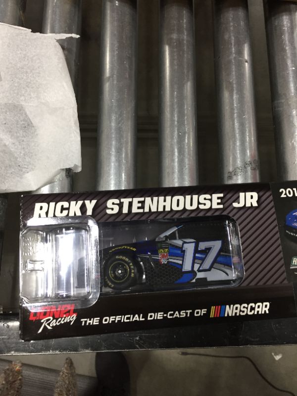 Photo 3 of Lionel Racing Ricky Stenhouse Jr 2019 Fastenal Patriotic 1:64 Nascar Diecast
