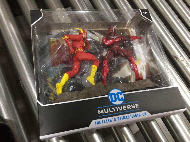 Photo 2 of McFarlane Toys - DC Multiverse Earth -52 Batman and The Flash 7” Action Figure Multipack