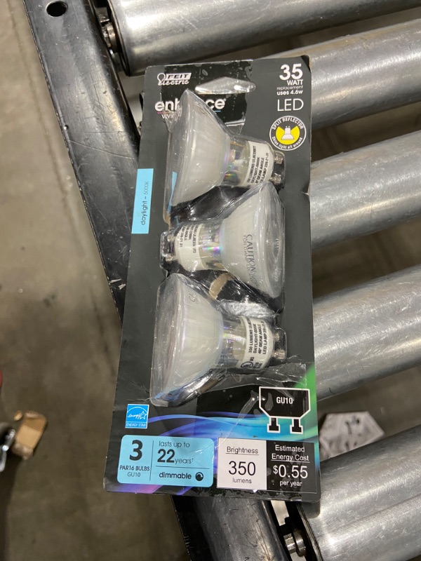 Photo 1 of FEIT 35W LED BULB 3 PACK GU10 BASE DAYLIGHT 350 LUMENS