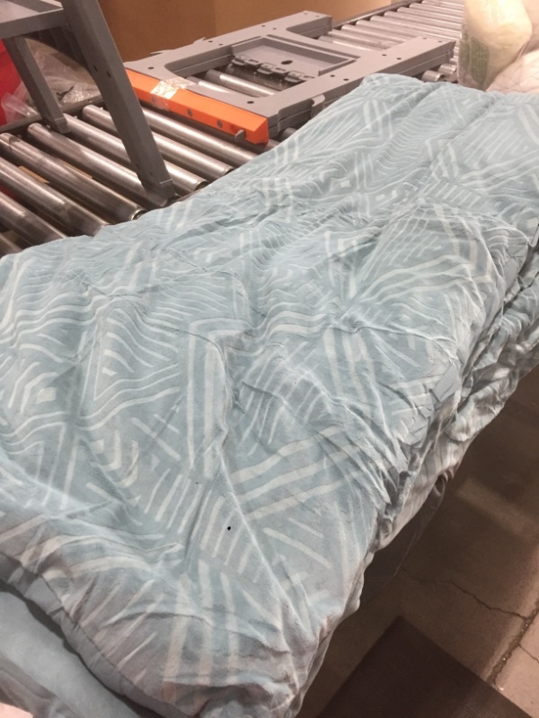Photo 1 of bedsure 102x90 inch Teal Comforter 