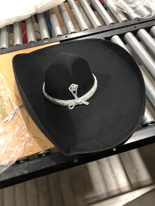 Photo 3 of black sombrero with grey lasso