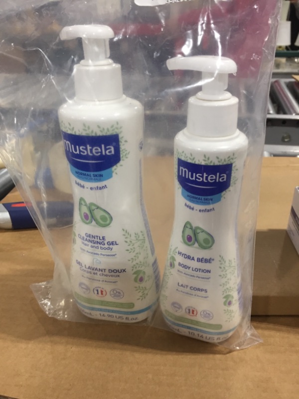 Photo 2 of Mustela Baby Bath Time Gift Set - Baby Skin Care Essentials with Natural Ingredients - For Very Sensitive, Eczema-Prone, Normal or Dry Skin
