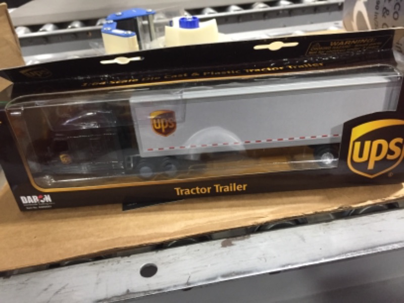 Photo 1 of Daron worldwide Trading GW680611 by 64 Scale UPS Tractor Trailer