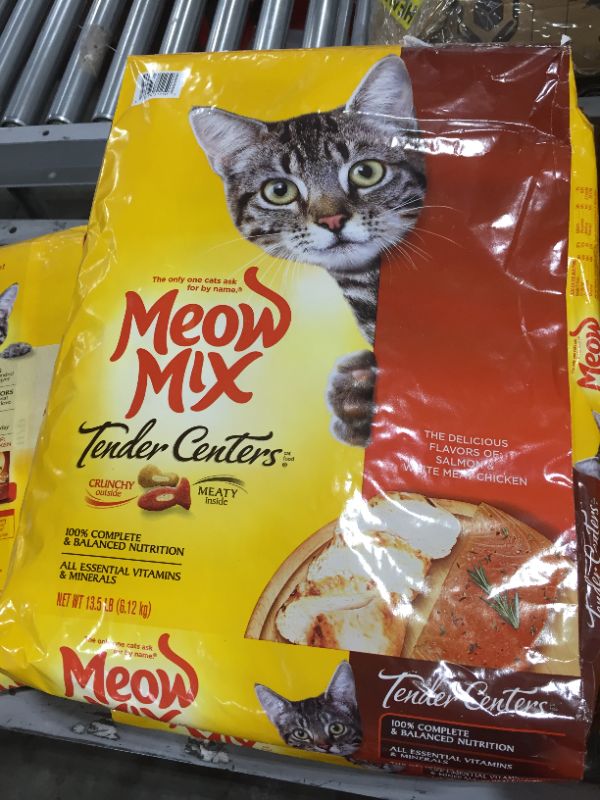 Photo 2 of Meow Mix Tender Cuts Dry Cat Food, Salmon & White Meat Chicken - 13.5 lb bag
BB 04 22 2022