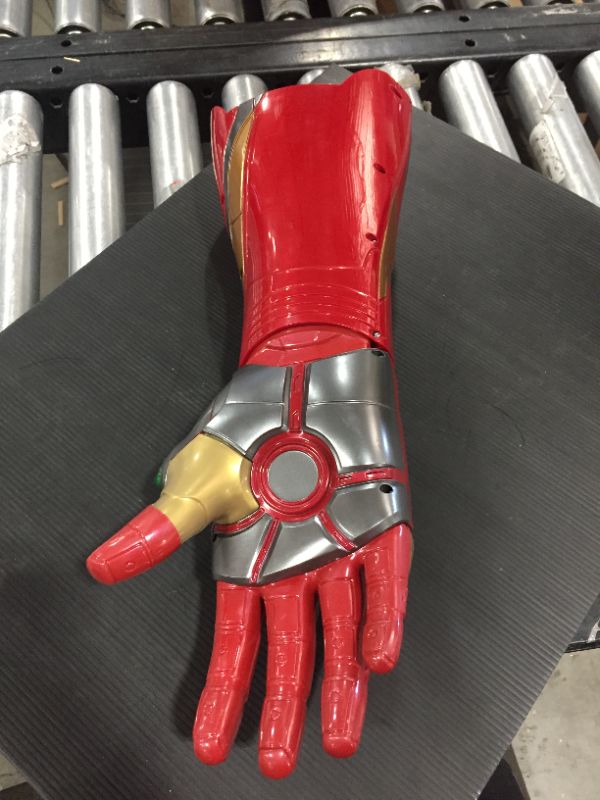 Photo 3 of Marvel Legends Series Iron Man Nano Gauntlet

