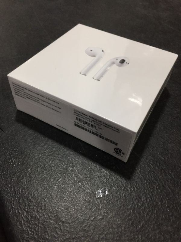 Photo 3 of Apple - AirPods with Charging Case (2nd generation) - White
