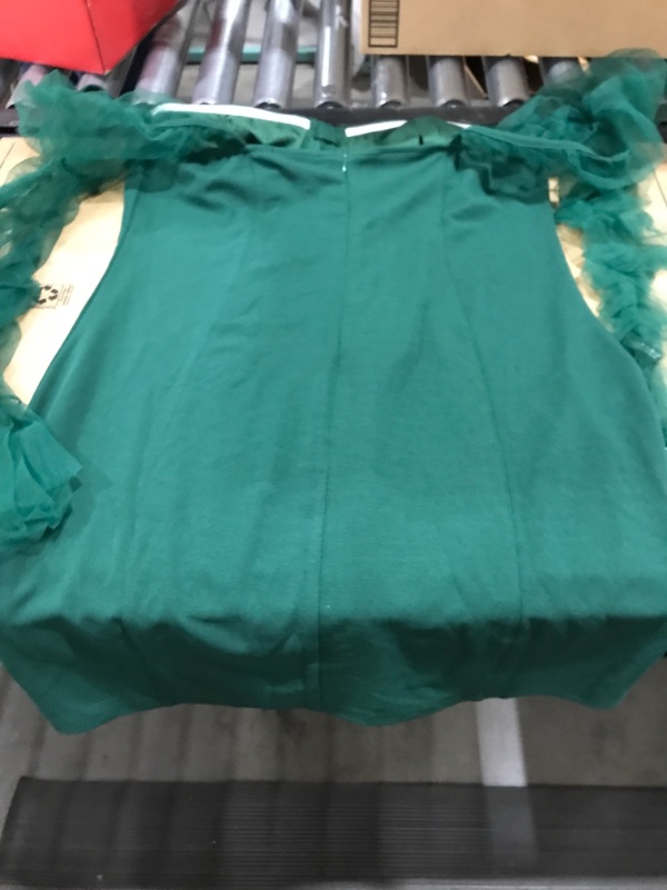 Photo 3 of  WOMEN'S GREEN DRESS WITH SLEEVES. SIZE 5.