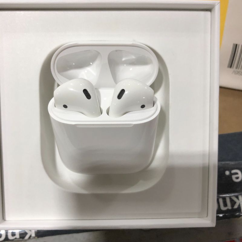 Photo 2 of Apple AirPods (2nd Generation)
