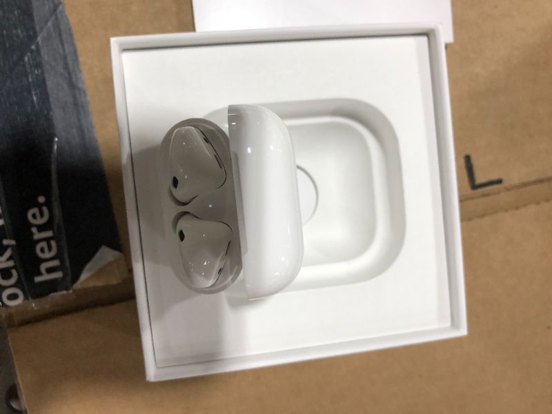 Photo 4 of Apple - Airpods with Wireless Charging Case - White
