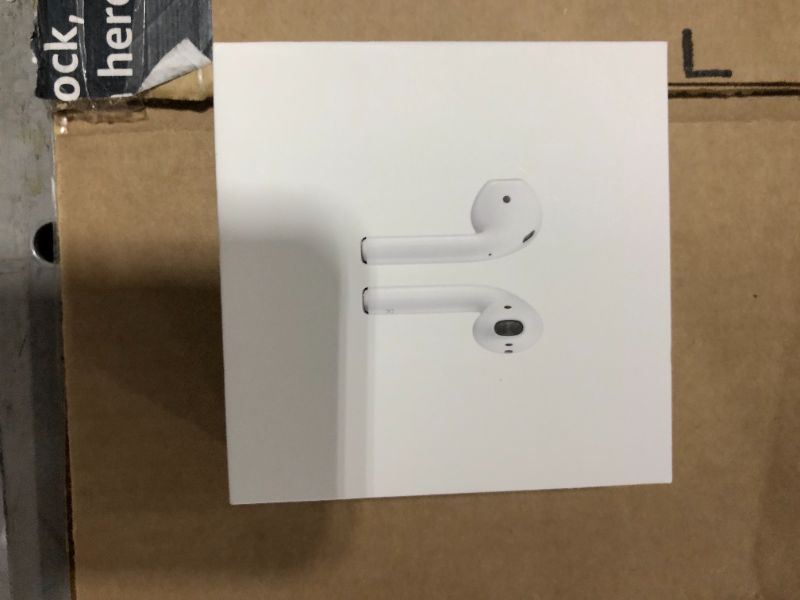 Photo 5 of Apple - Airpods with Wireless Charging Case - White
