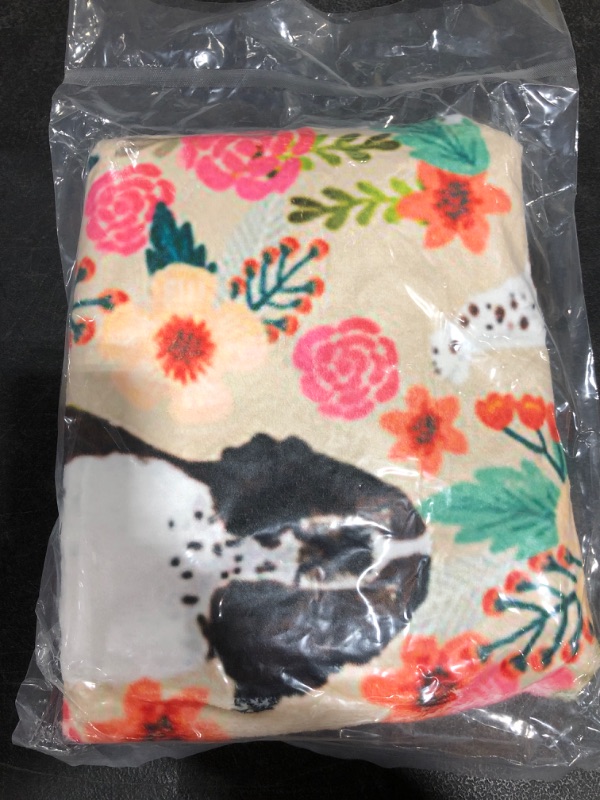 Photo 2 of ACDGO FLANNEL THROW BLANKET, FLOWERS & DOGS PATTERN. SEALED NEW.