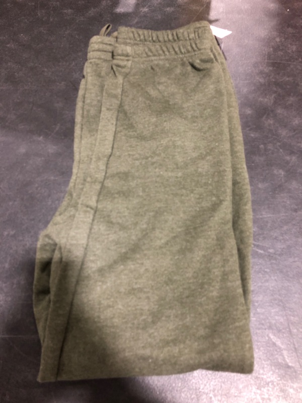 Photo 4 of Amazon Essentials Men's Closed Bottom Fleece Sweatpants
SIZE LARGE.