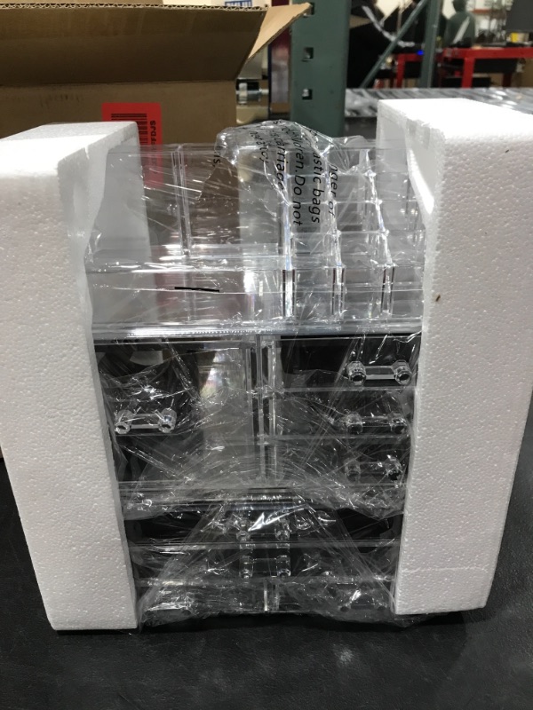 Photo 1 of LARGE MAKEUP ORGANIZER. CLEAR PLASTIC.