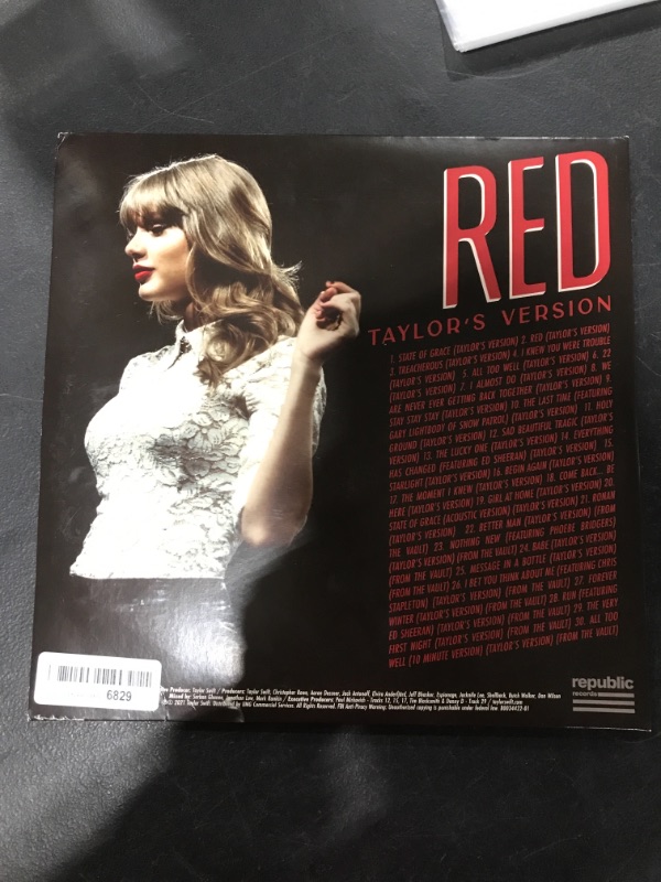 Photo 3 of TAYLOR SWIFT Red Taylor's Version, VINYL RECORD LP. Explicit Lyrics. PRIOR USE. MINOR COVER DAMAGE.
