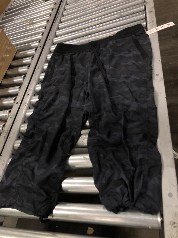 Photo 2 of Woven Capris (For Women) - BLACK CAMO XL