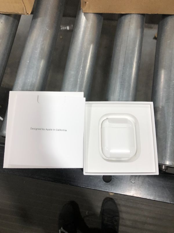 Photo 6 of Apple AirPods (2nd Generation)
