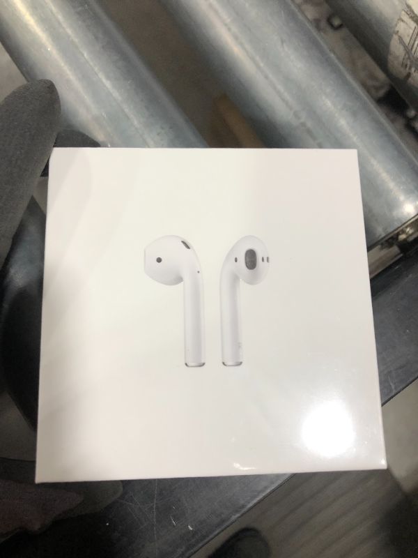 Photo 2 of Apple AirPods (2nd Generation)
