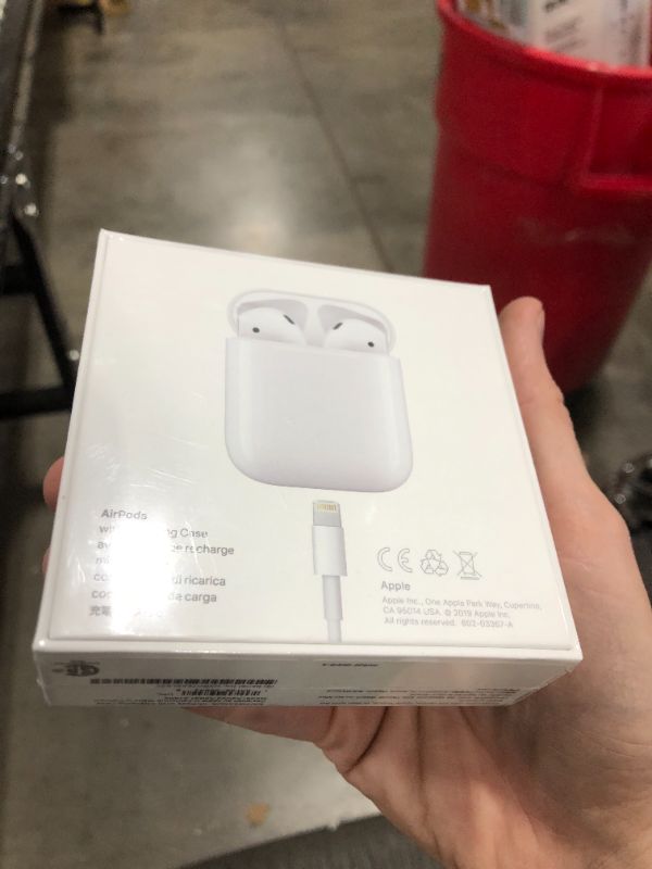 Photo 2 of Apple AirPods (2nd Generation)