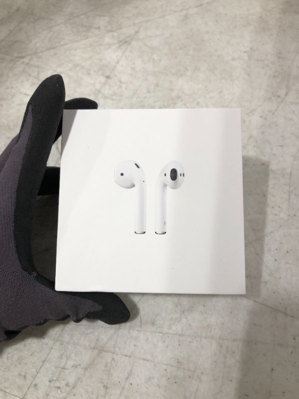 Photo 2 of Apple AirPods (2nd Generation)
