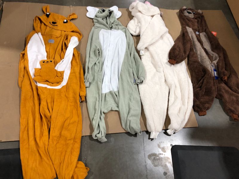 Photo 1 of onesies bundle mixed sizes 
