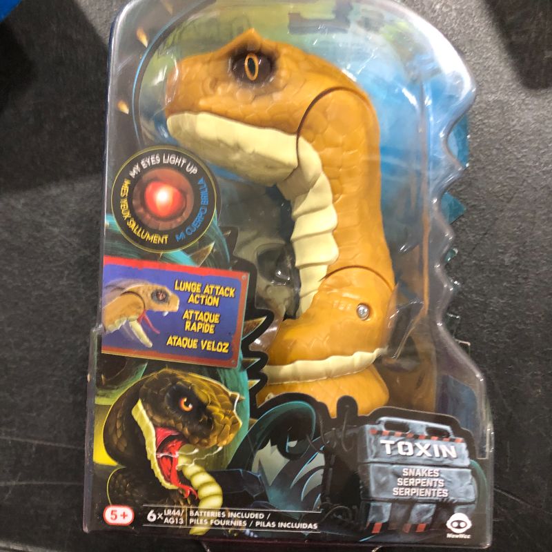 Photo 2 of WowWee Untamed Snakes - Toxin (Rattle Snake) - Interactive Toy
