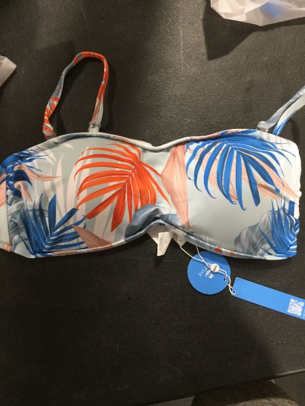 Photo 2 of Carrie Tropical Leafy Bikini Top
SIZE L