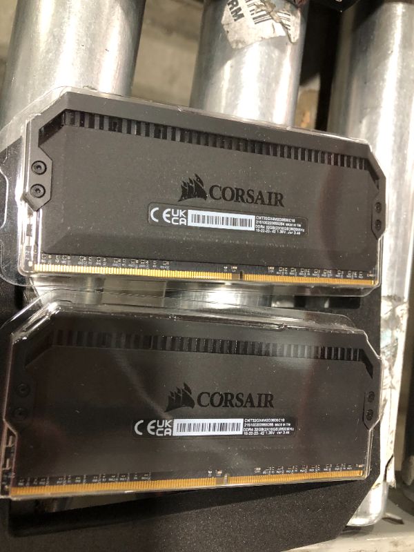 Photo 3 of CORSAIR Dominator Platinum RGB 32GB (2x16GB) DDR4 3600 (PC4-28800) C18 1.35V AMD Optimized Memory- Black
