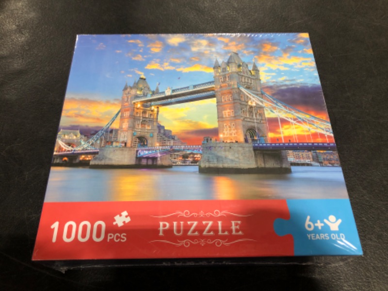 Photo 1 of TOWER BRIDGE 1000 PIECE JIGSAW PUZZLE.