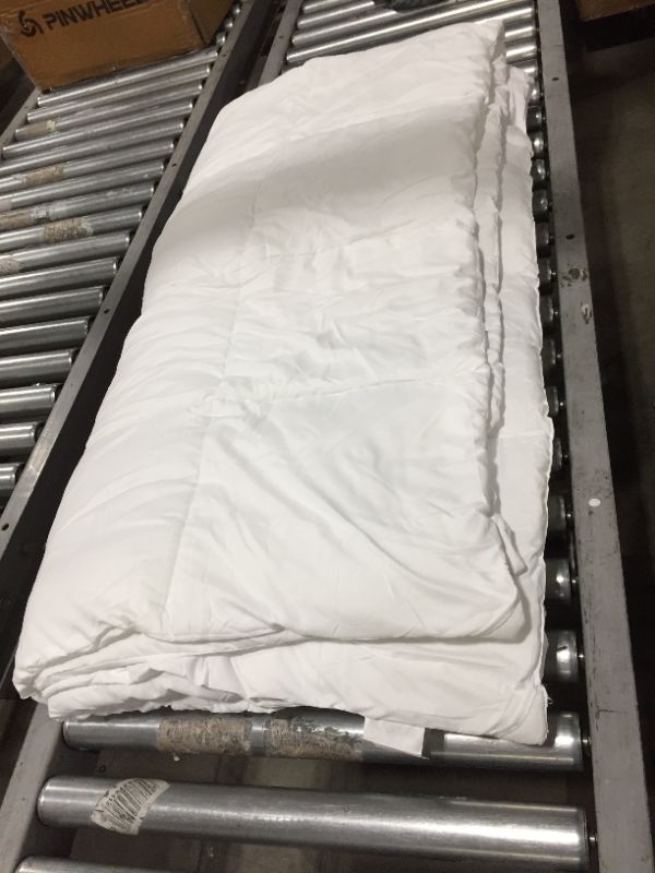 Photo 1 of All White Polyester Comforter Sz Queen