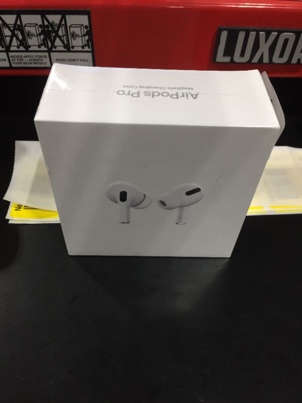 Photo 2 of Apple AirPods Pro
