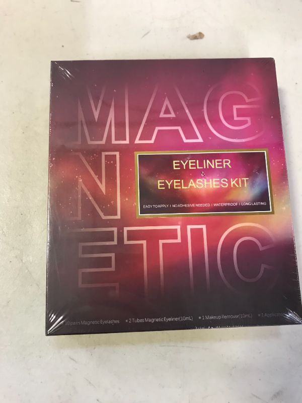 Photo 1 of MAGNETIC EYELINER EYELASH KIT 