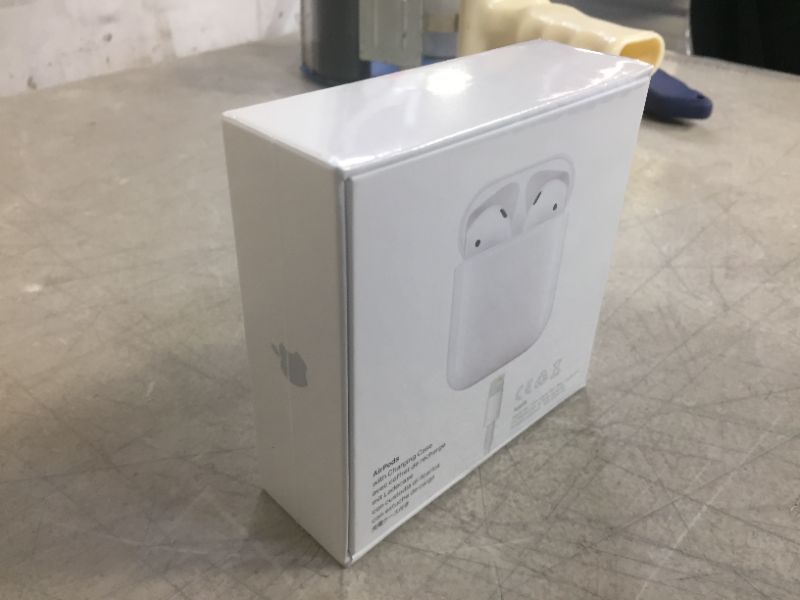 Photo 3 of Apple AirPods (2nd Generation)
