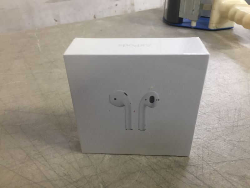 Photo 2 of Apple AirPods (2nd Generation)
