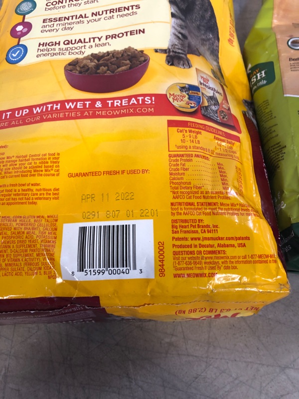 Photo 2 of 2PC LOT, PET FOOD ITEMS,
 6.3 Lbs Meow Mix Hairball Control Dry Cat Food, EXP 04/11/22

Rachael Ray Nutrish Super Premium Dry Food for Cats, Real Chicken & Brown Rice Recipe, 48 Oz | CVS, EXP 01/08/22
