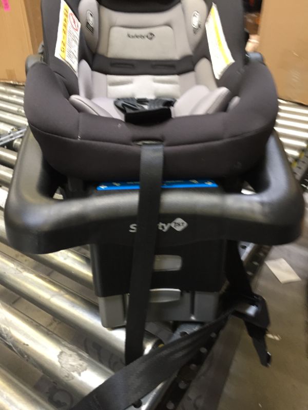 Photo 5 of Graco® SnugRide® SnugFit 35 DLX Infant Car Seat, Maison

