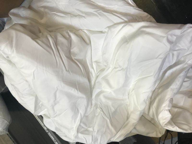 Photo 2 of comforter size queen color white