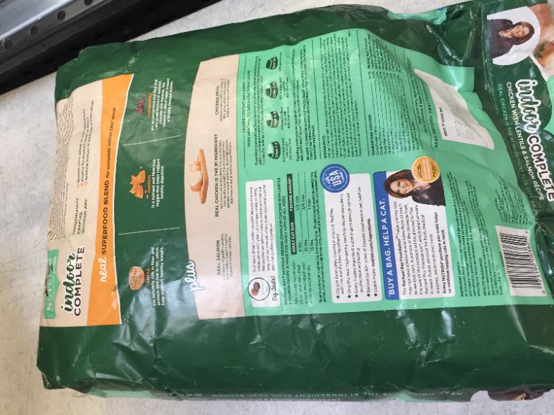 Photo 3 of Rachael Ray Nutrish Indoor Complete Chicken with Lentils & Salmon Recipe Natural Dry Cat Food, 14-lb bag