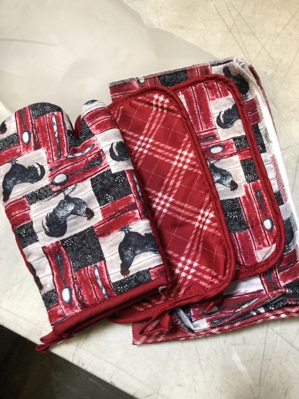 Photo 2 of 6 Pack Kitchen Set | 2 Oven Mitts and 2 Rectangular Pot holders of Quilted Lining with Cotton Wadding - 2 Dish Towels for Drying Dishes | Perfect for Gifting, Baking and Everyday Cooking (FC & BRC)
