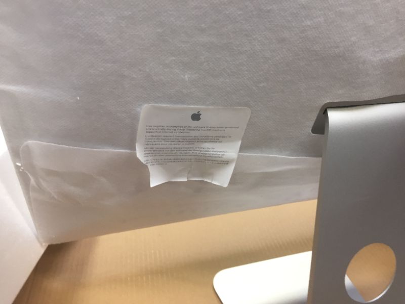 Photo 1 of Apple iMac (21.5-inch, 8GB RAM, 256GB SSD Storage) 2020
