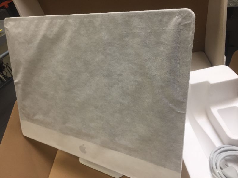 Photo 1 of Apple iMac (21.5-inch, 8GB RAM, 256GB SSD Storage) 2020
