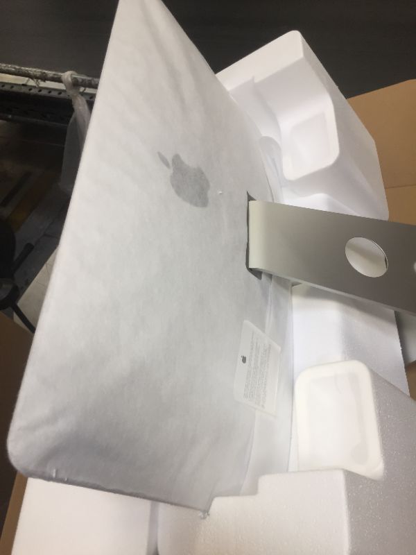 Photo 1 of Apple iMac (21.5-inch, 8GB RAM, 256GB SSD Storage) 2020
