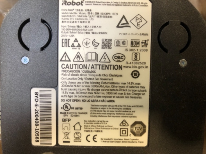 Photo 5 of iRobot Roomba 692 Robot Vacuum-Wi-Fi Connectivity, Personalized Cleaning Recommendations, Works with Alexa, Good for Pet Hair, Carpets, Hard Floors, Self-Charging, Charcoal Grey
