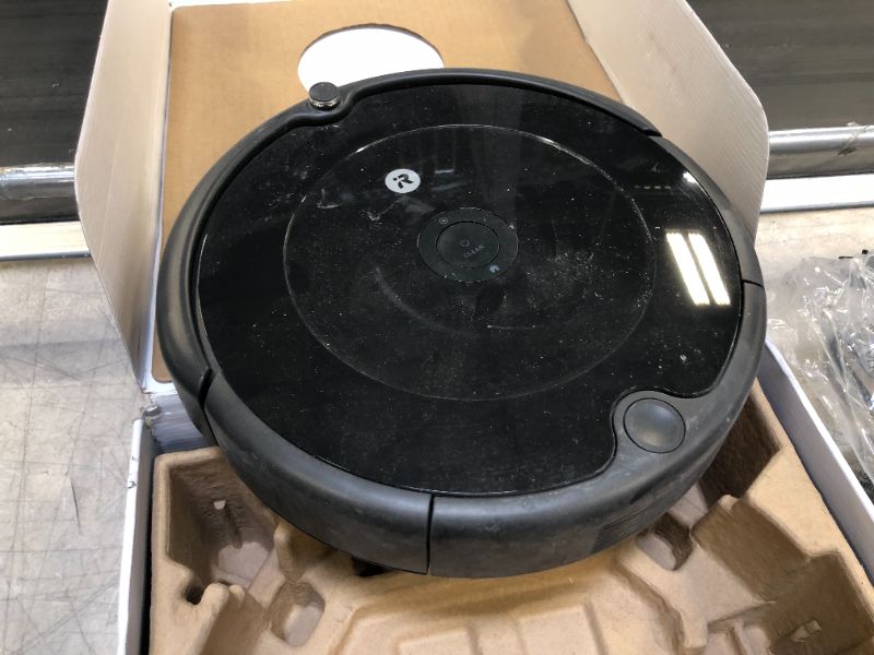 Photo 2 of iRobot Roomba 692 Robot Vacuum-Wi-Fi Connectivity, Personalized Cleaning Recommendations, Works with Alexa, Good for Pet Hair, Carpets, Hard Floors, Self-Charging, Charcoal Grey
