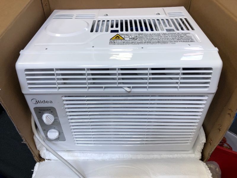 Photo 6 of Midea 5,000 BTU EasyCool Window Air Conditioner and Fan - Cool Up To 150 Sq. Ft. with Easy To Use Mechanical Control and Reusable Filter
