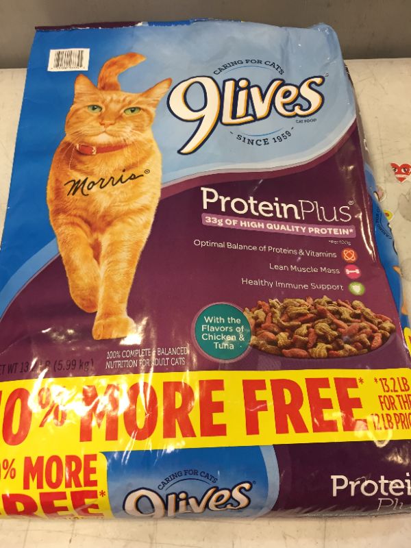 Photo 2 of 9Lives Protein Plus Dry Cat Food Bonus Bag, 13.2-Pound BEST  BY 04/22/2022
